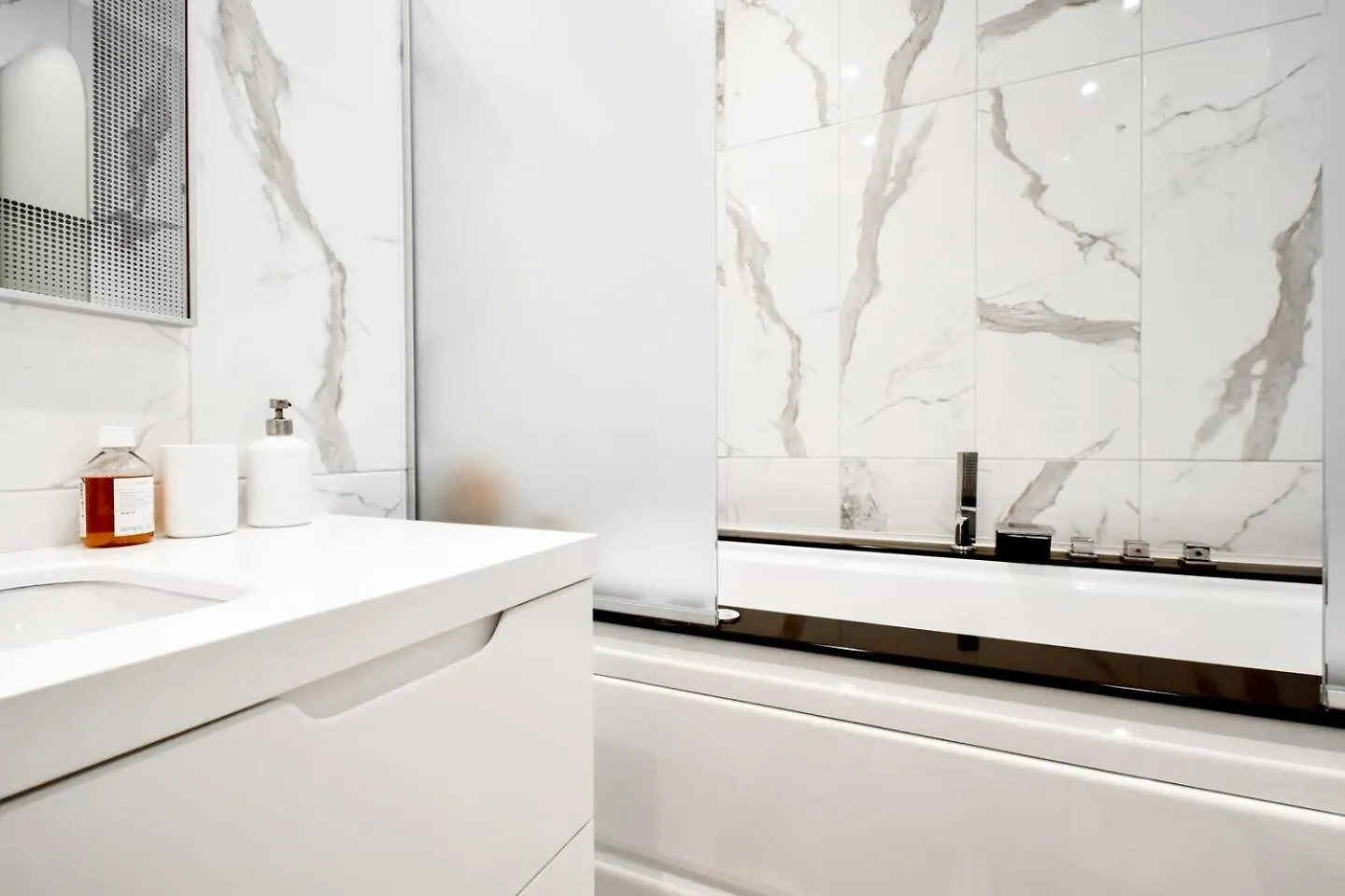 Top 10 3Br2Bh Jacuzzi Free Parking Sofia Apartment